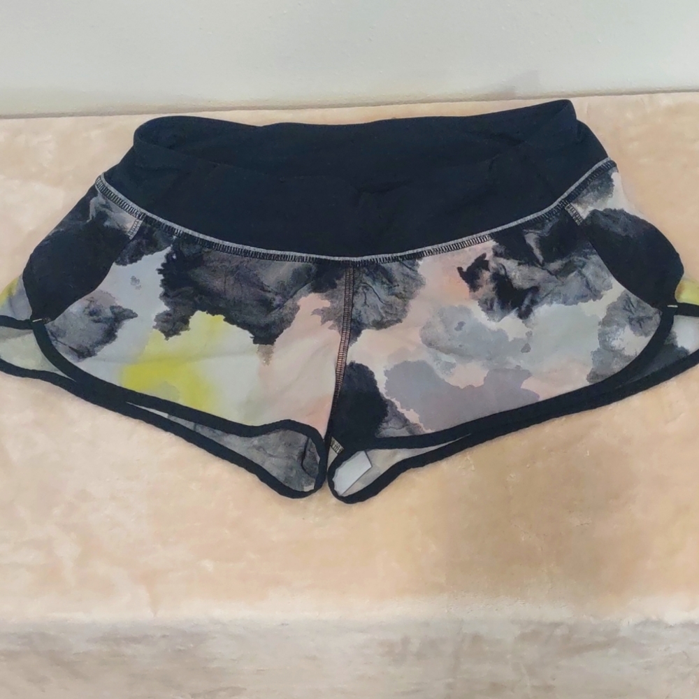 Lululemon Running Shorts Size 6 EUC